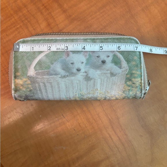 Faux leather zipper wallet. Puppies in a basket on the front and back - Picture 4 of 12